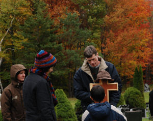 Looking at the urn before the burial ceremony. 